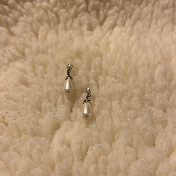 Cream and Gold Dangly Earrings - Picture 7 of 16